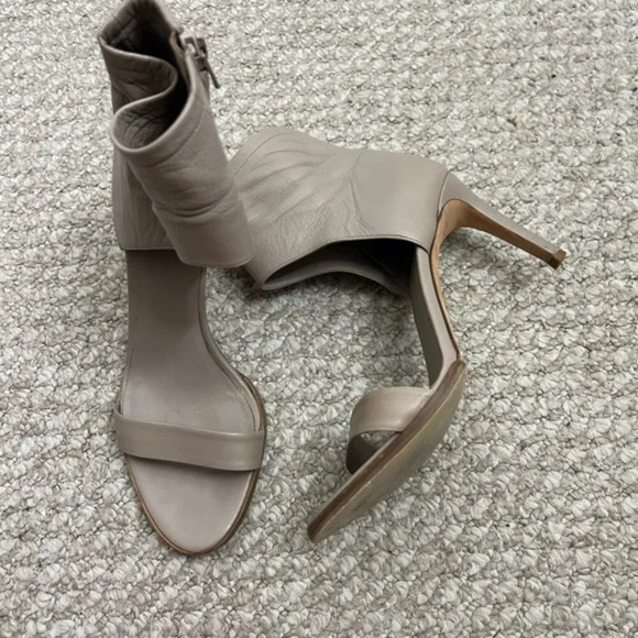 Vince heels strappy leather size 7.5 brown  gray - Picture 1 of 13